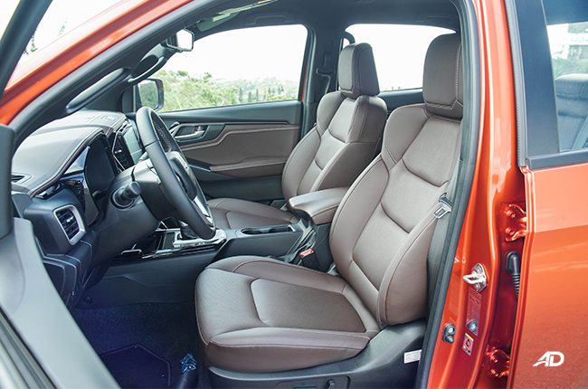 2021 Isuzu D-MAX Philippines interior front seats 