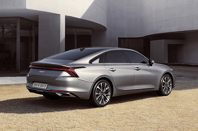 2021 Kia K8 exterior quarter rear