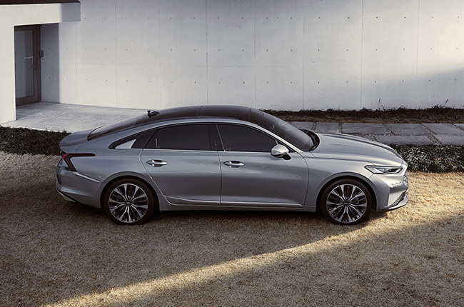 2021 Kia K8 exterior side