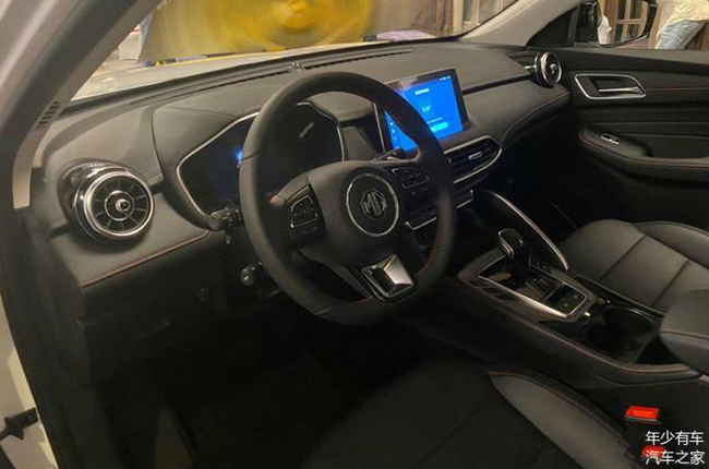 2021 MG Linghang interior driver's side
