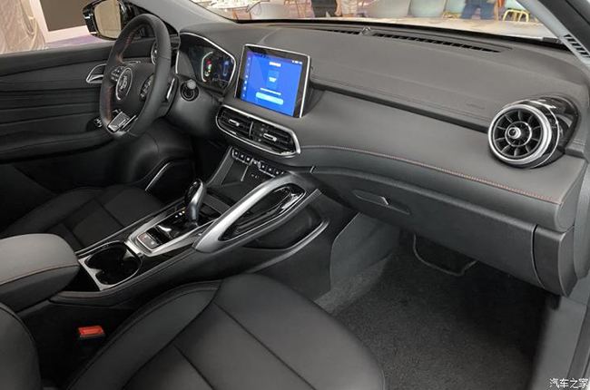 2021 MG Linghang interior passenger's side