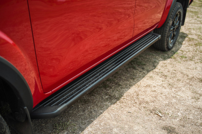 2021 Nissan Navara PRO-4X Philippines step boards