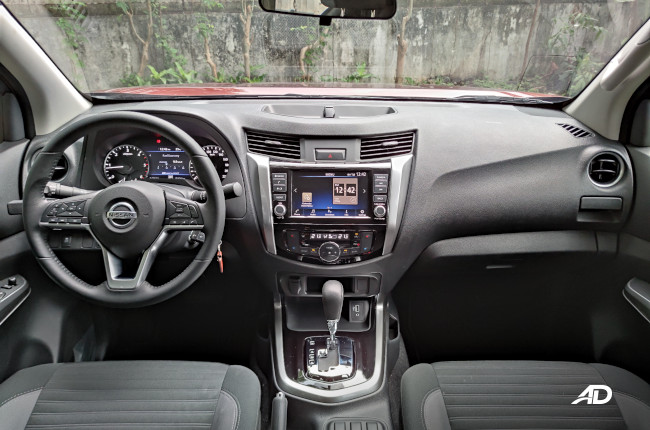 2021 Nissan Navara VE interior dashboard philippines