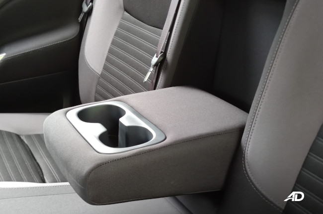 2021 Nissan Navara VE Philippines arm rest