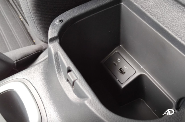 2021 Nissan Navara VE Philippines charing ports