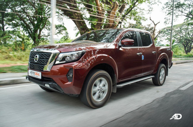 2021 Nissan Navara VE Philippines driving