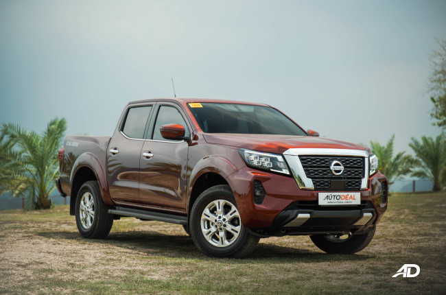 2021 Nissan Navara VE Philippines front quarter