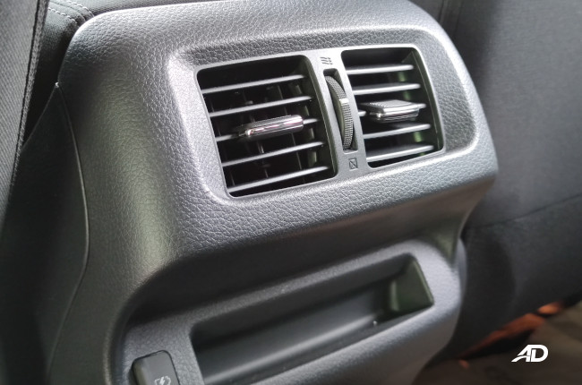 2021 Nissan Navara VE Philippines rear ac vents