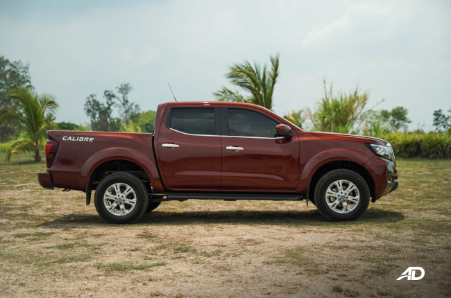 2021 Nissan Navara VE Philippines side