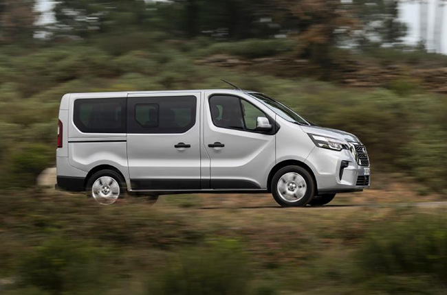 2021 Nissan NV300 exterior side