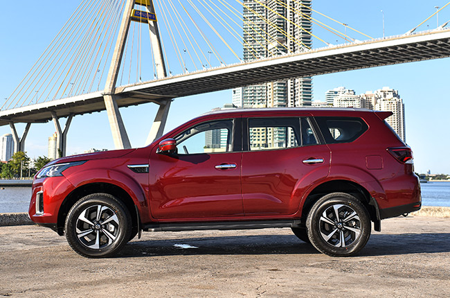 2021 Nissan terra exterior side