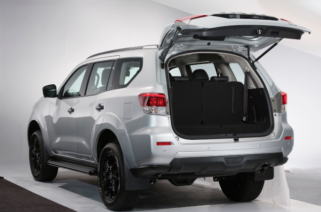 2021 Nissan Terra VL rear door 