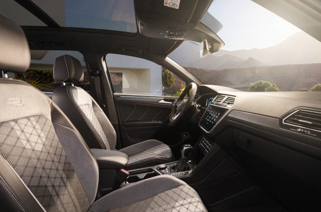 2021 Tiguan R Europe Interior 