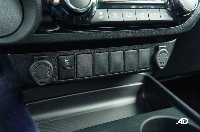 2021 Toyota Hilux G Philippines center console