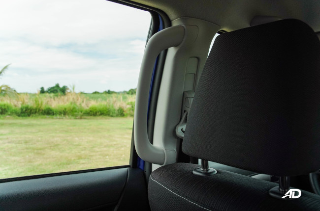 2021 Toyota Hilux G Philippines entry grab handles