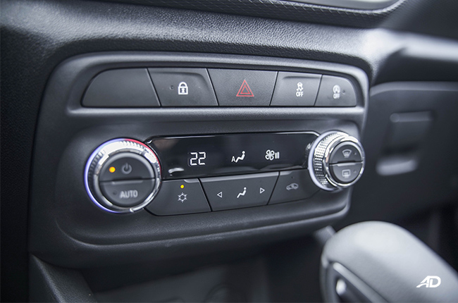 2022 Chevrolet Tracker climate control