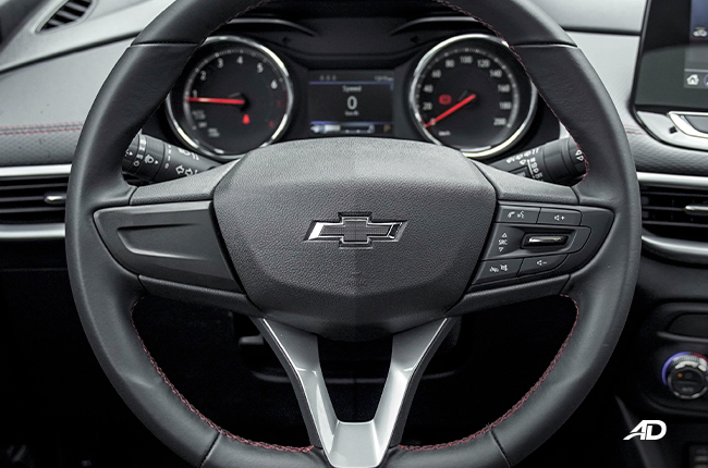 2022 Chevrolet Tracker steering wheel