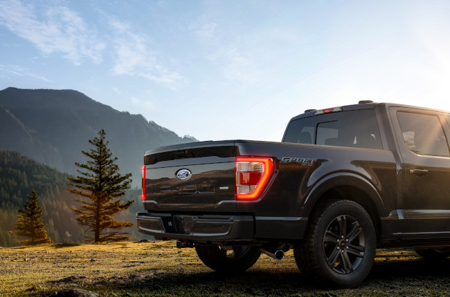 2022 Ford F-150 Lariat Diesel Exterior Rear 