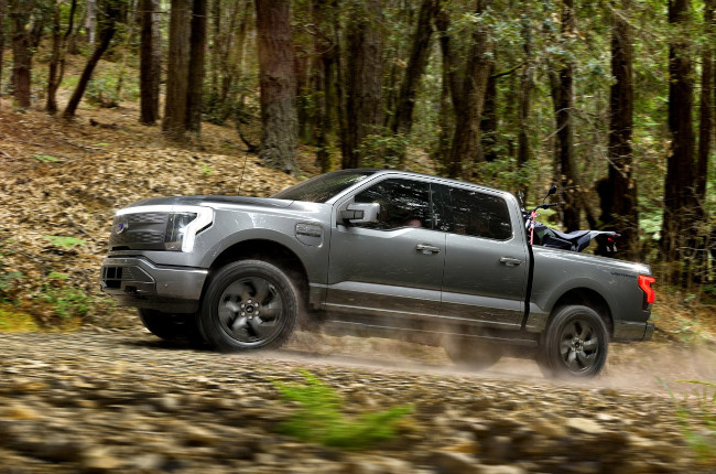 2022 Ford F-150 Lightning EV Exteiror side 