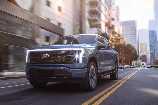 2022 Ford F-150 Lightning exterior front 