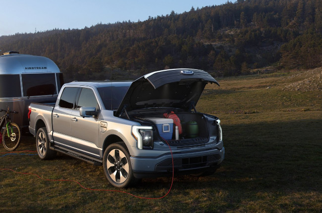 2022 Ford F-150 Lightning interior frunk