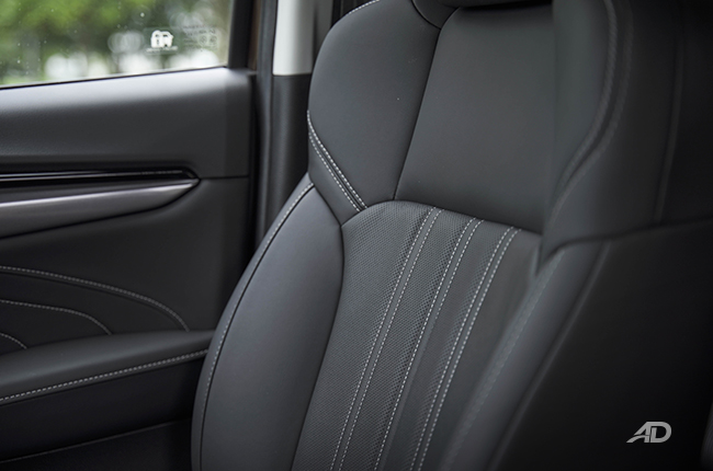 2022 Isuzu mu-X front passenger seat