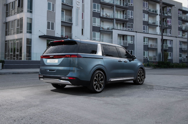2022 Kia Carnival Philippines Rear quarter 