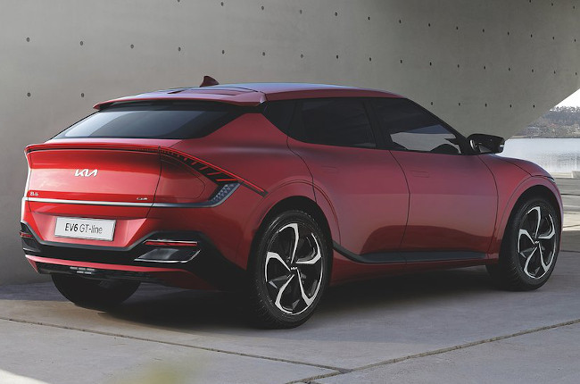 2022 Kia EV6 rear quarter 
