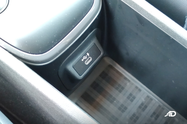 2022 MINI Cooper S Countryman USB C port 