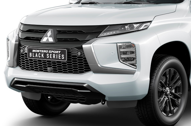 2022 Mitsubishi Montero Sport Black Series Front Grille