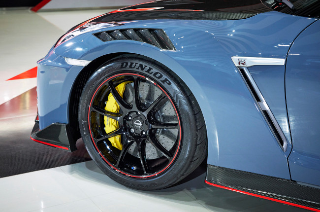 2022 Nissan Nismo GT-R Front Brake Calipers and wheels