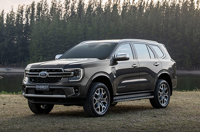 2023 Ford Everest Titanium front quarter