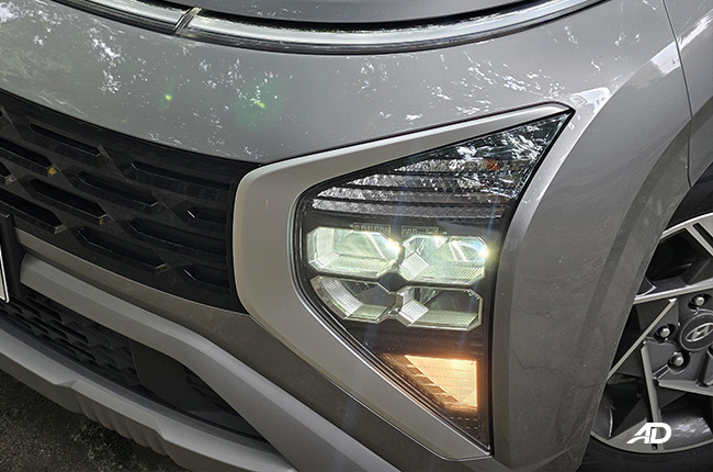 2023 Hyundai Stargazer GLS Premium headlight 