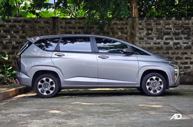 2023 Hyundai Stargazer GLS Premium Side