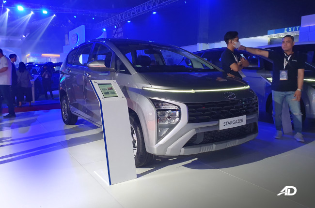 2023 Hyundai Stargazer Six-Seater Front 
