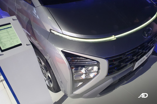 2023 Hyundai Stargazer Six-Seater Headlights