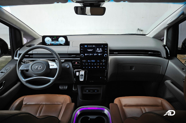2023 Hyundai Staria Premium+ Dashboard 