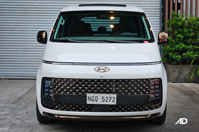 2023 Hyundai Staria Premium+ Front 