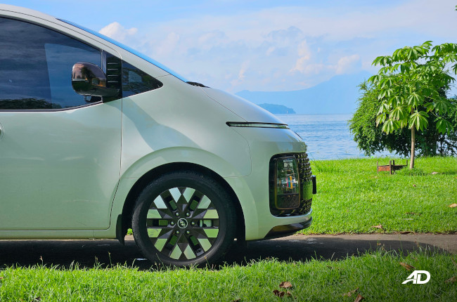 2023 Hyundai Staria Premium+ Front Clip