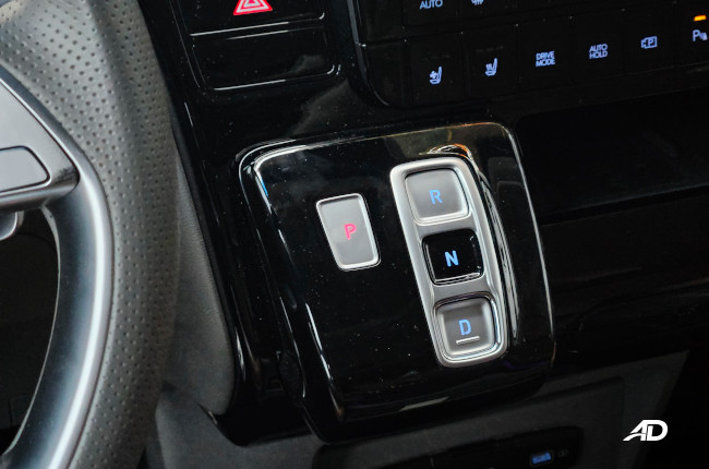 2023 Hyundai Staria Premium+ Gear Selector
