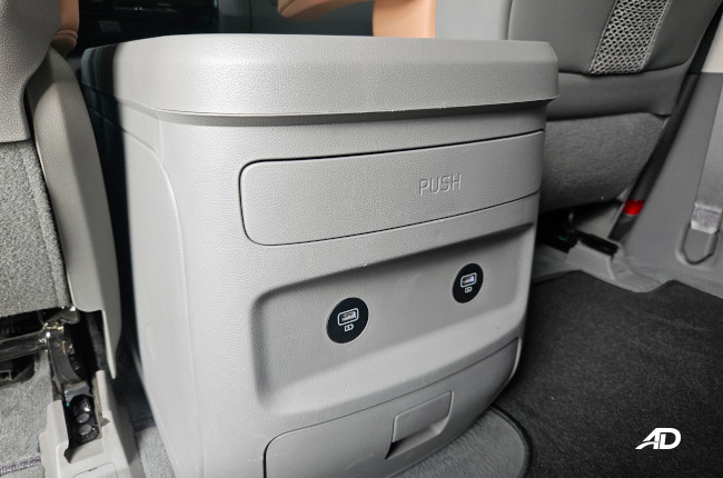 2023 Hyundai Staria Premium+ Rear Center Console 