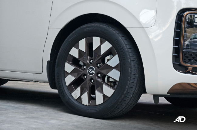 2023 Hyundai Staria Premium+ Wheels 