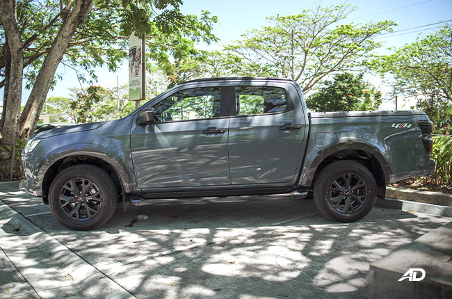 2023 Isuzu D-MAX Side 