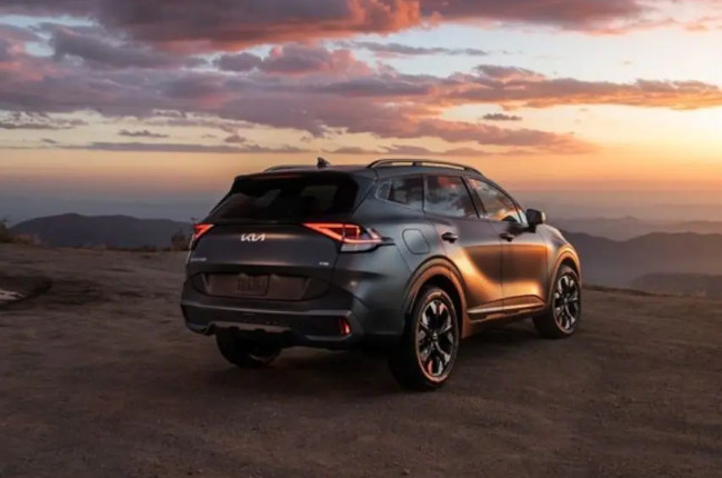 2023 Kia Sportage PHEV Rear quarter