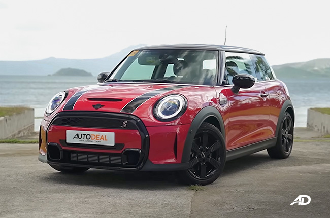 2023 MINI Cooper S 3-Door Front 