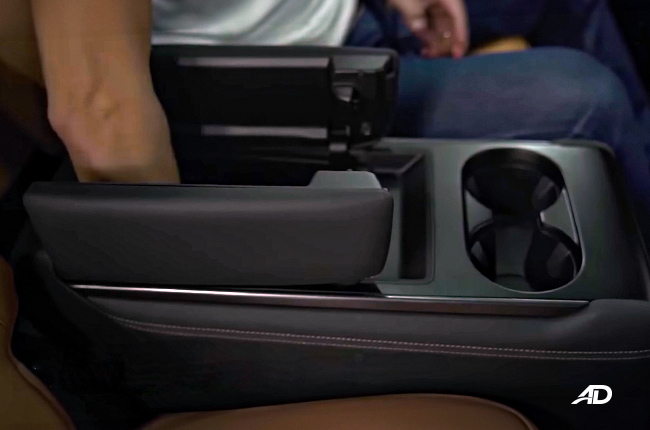 2024 Mazda CX-90 Center Console 