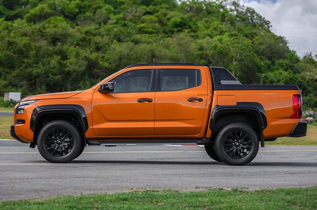 2024 Mitsubishi Triton Side 