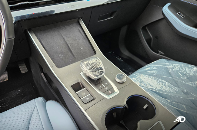 2024 OMODA 5 Center Console 