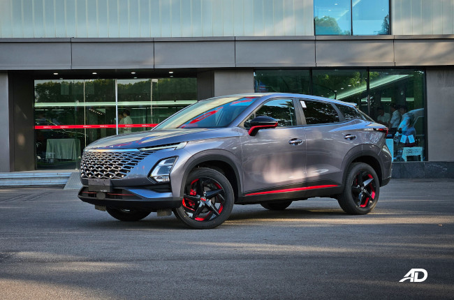 2024 OMODA 5 Front Quarter