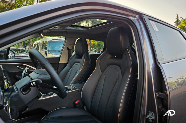 2024 OMODA 5 Front Seats Black 